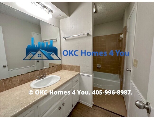 Building Photo - 7022 Woodlake Dr
