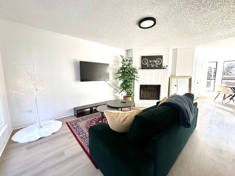 Building Photo - 2623 Gwendolyn Ln