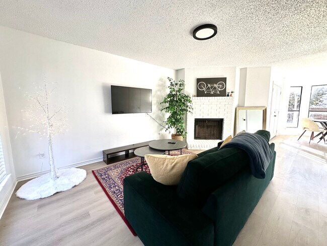 Building Photo - 2623 Gwendolyn Ln