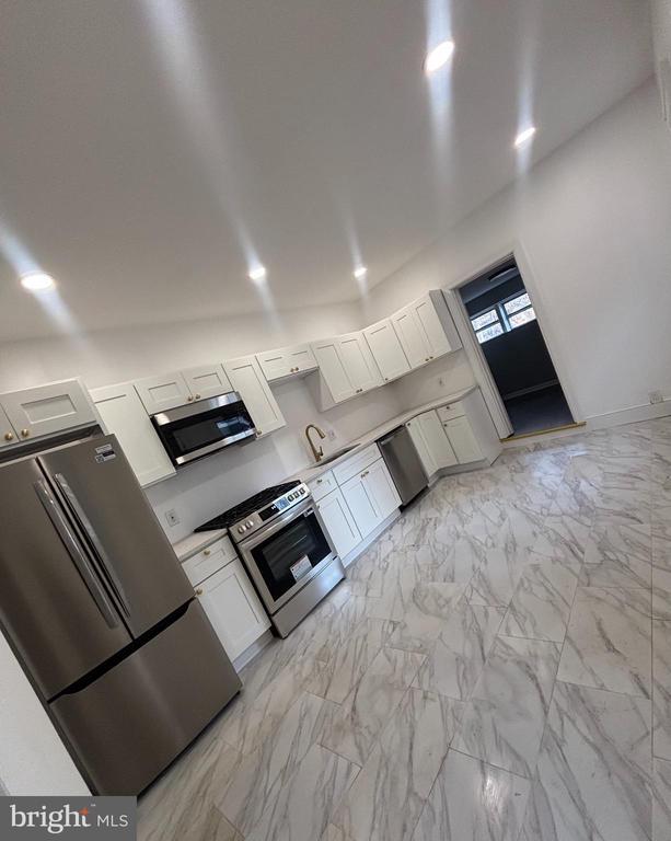 Building Photo - 624 Poplar St