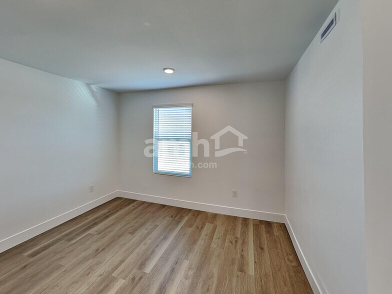 Building Photo - 9623 E Harkes Dr