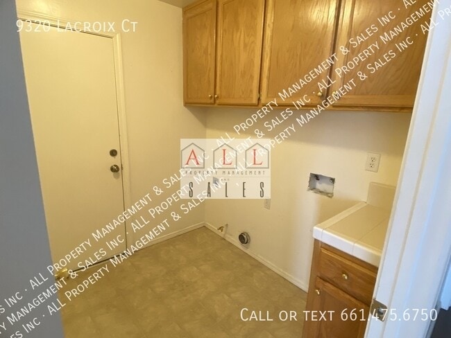Building Photo - 9320 Lacroix Ct