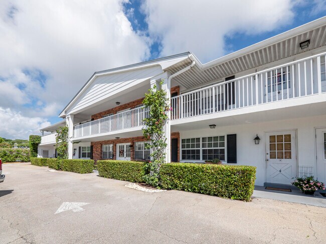 Building Photo - 143 Yacht Club Dr