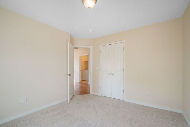 Building Photo - 803 Sunken Rd