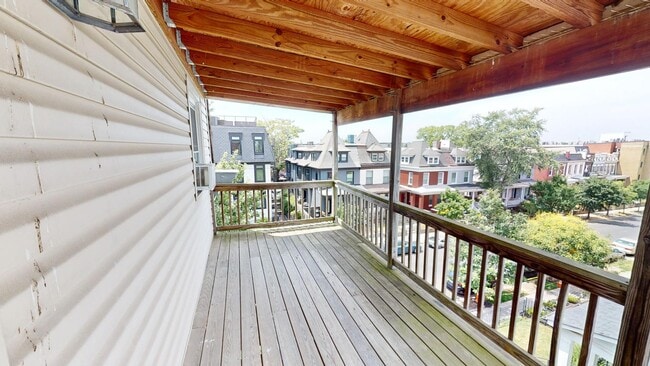 Building Photo - 911 Monroe St NW