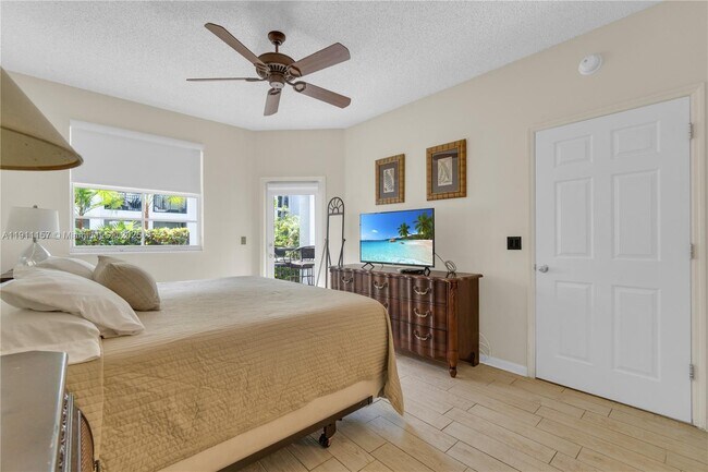 Building Photo - 3235 NE 184th St