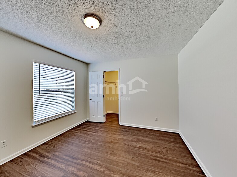 Building Photo - 3155 Olde Sutton Parke Dr