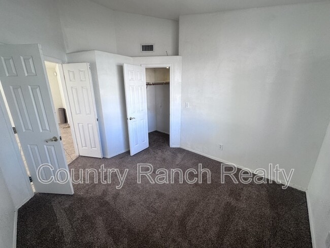 Building Photo - 1934 Easy St