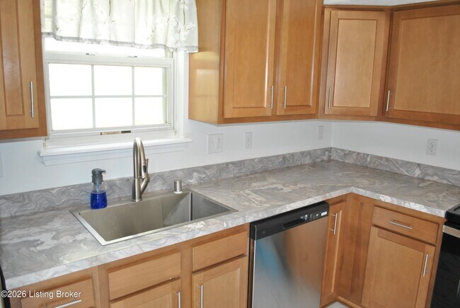 Building Photo - 4118 Hickoryview Dr