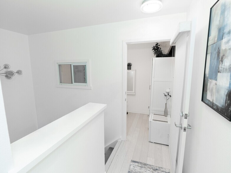 Building Photo - 88 King St