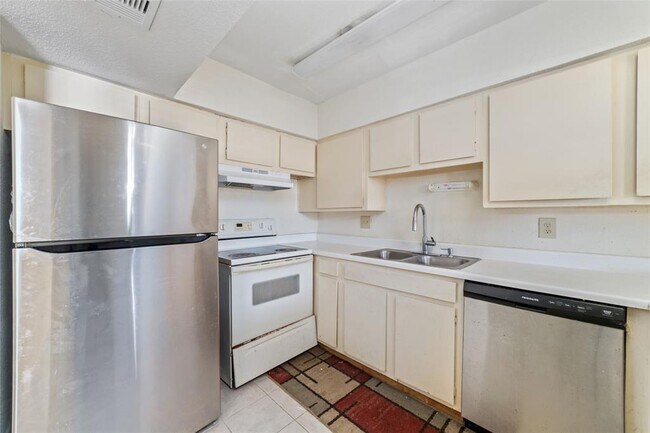 Building Photo - 6201 Ranchester Dr