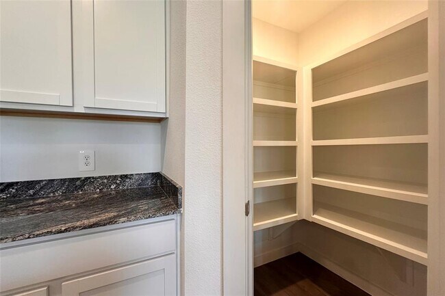 Building Photo - 8418 Kokernot Ln