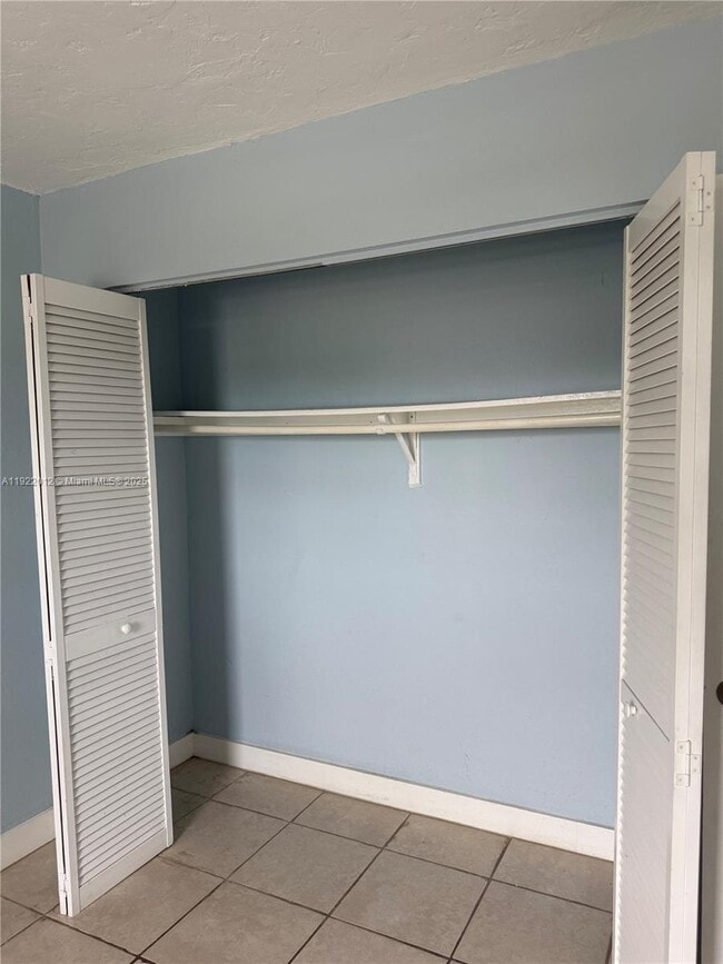 Building Photo - 1542 NW 35th St