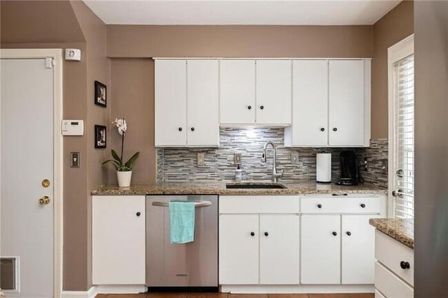 Building Photo - Gorgeous updated 2 bed/2 bath PV charmer