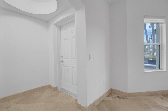 Building Photo - 2051 SE 3rd St