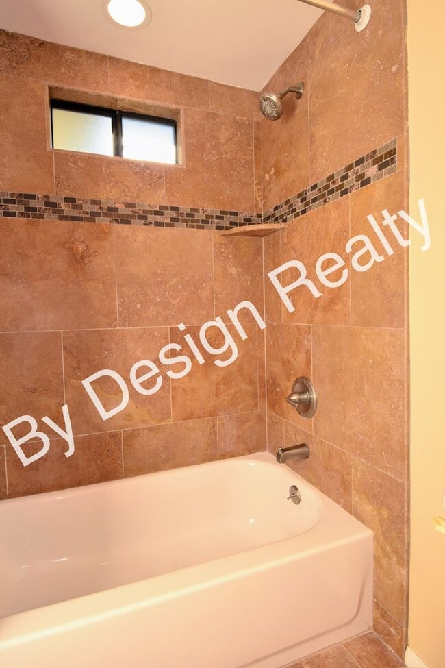 Building Photo - Pristine Remodeled Olive Grove 4 Bedroom 2...