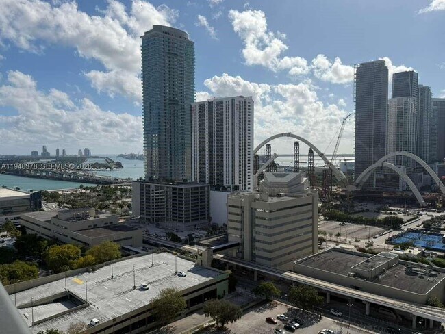 Building Photo - 1600 NE 1st Ave