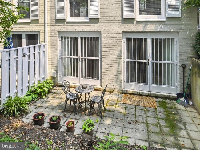 Building Photo - 56 G St SW