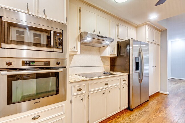 Building Photo - 201 Vanderpool Ln
