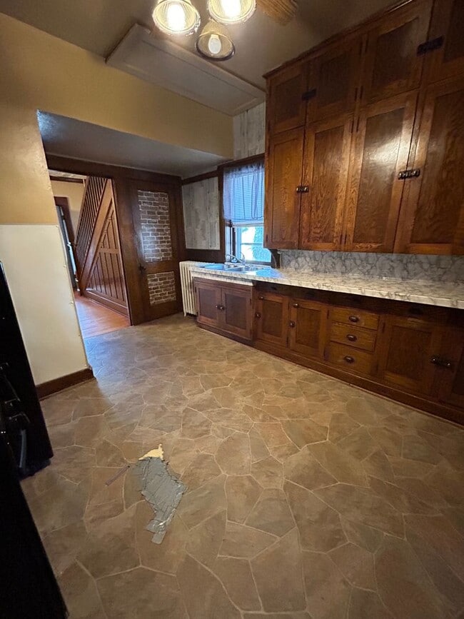 Building Photo - 3 Bedroom 1.5 Bath House