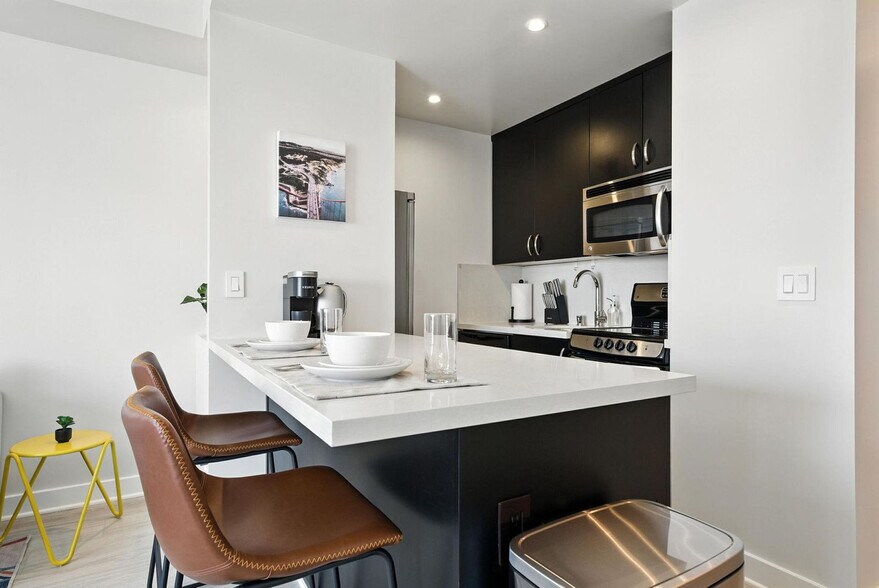 Building Photo - 899 Pine St