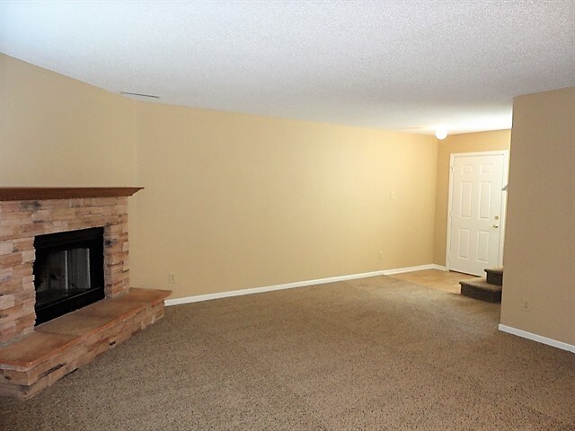 Building Photo - 15080 Fawn Hollow Ln