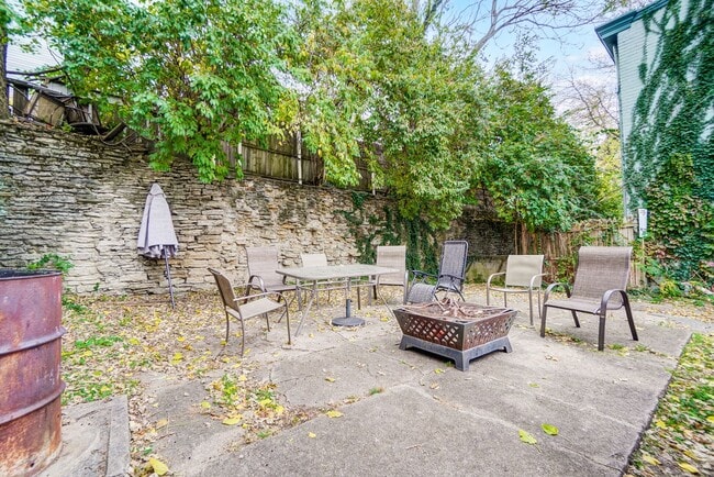 Building Photo - Clifton House For 2026-2027!