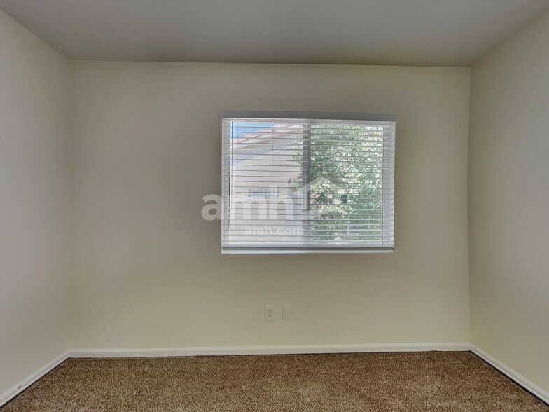 Building Photo - 9762 Chambers Dr