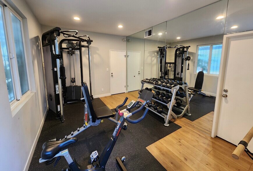 Building Photo - 18645 Hatteras St