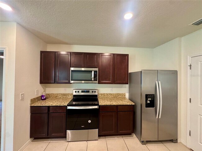 Building Photo - 16461 Little Garden Dr