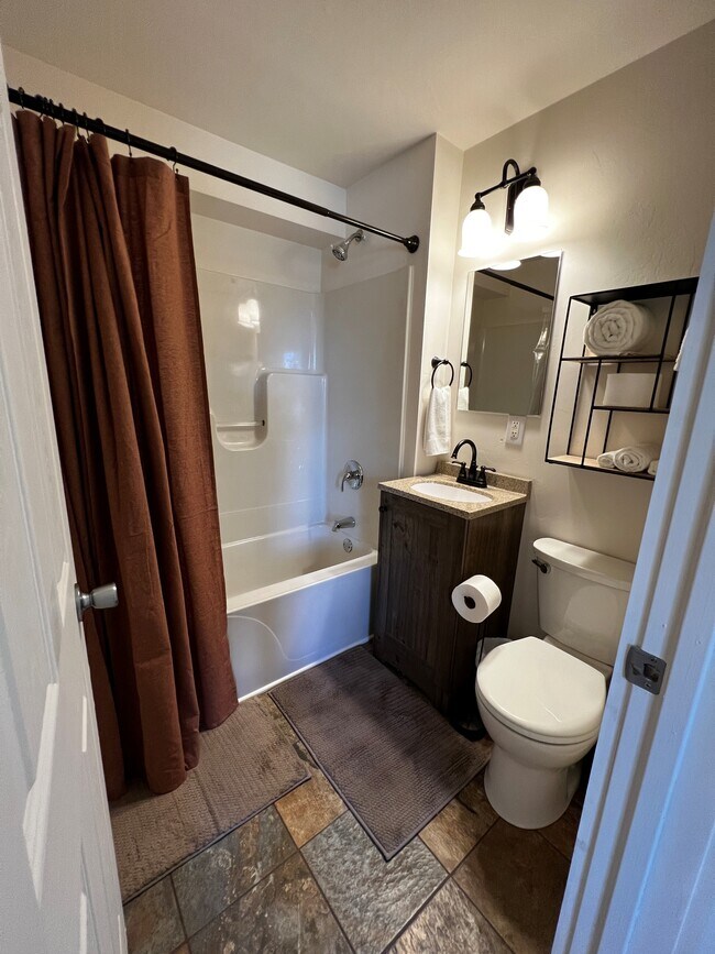 Building Photo - 9197 Cty J-Unit A