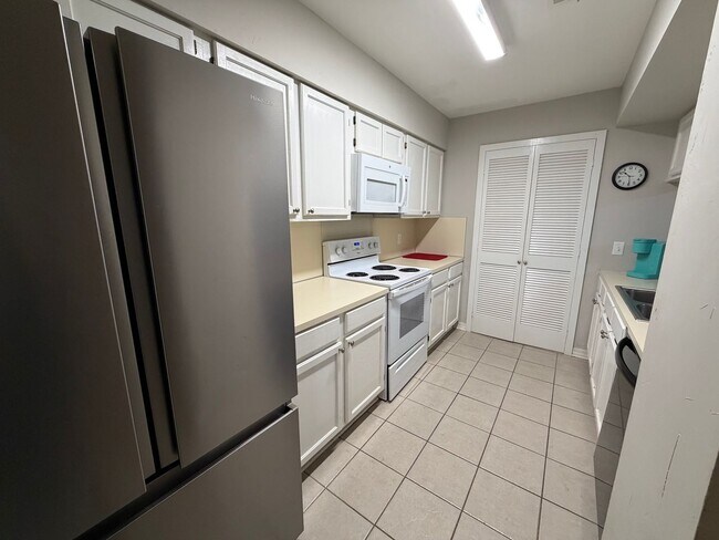 Building Photo - 9505 Balsa Dr