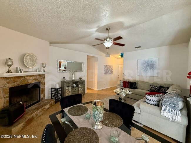 Building Photo - 7541 Allspice Cir N