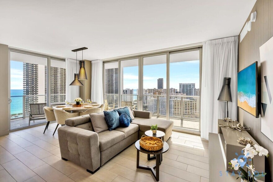 Building Photo - 4010 S Ocean Dr