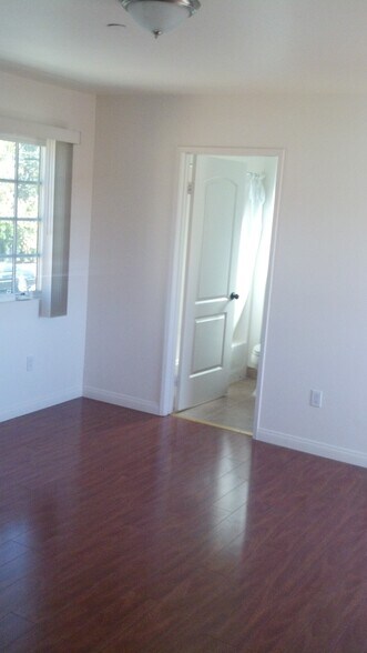 Building Photo - 2040 Glenwood Rd