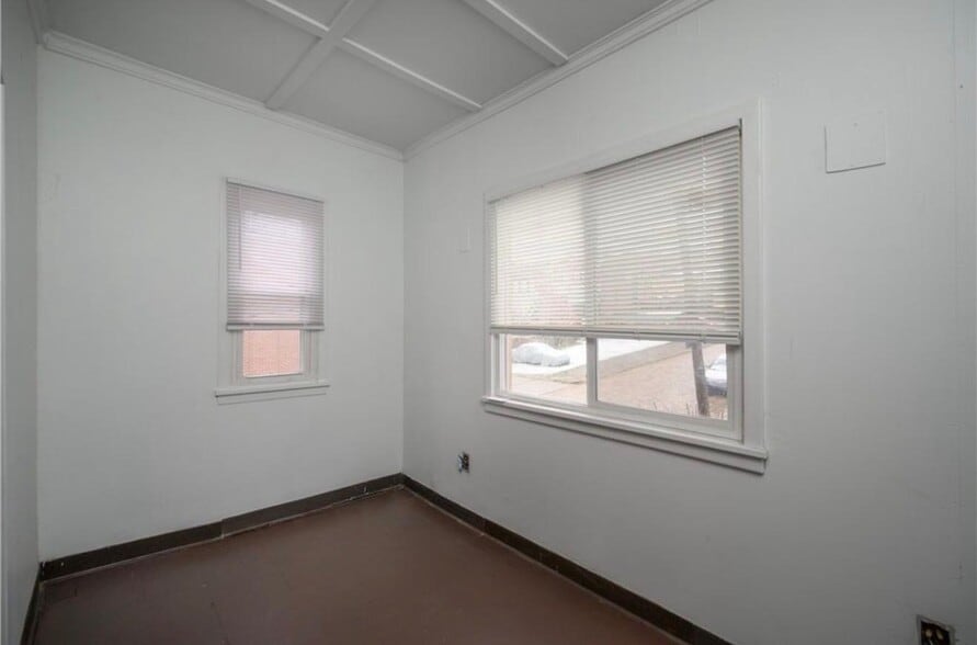 Building Photo - 256 Maplewood Ave