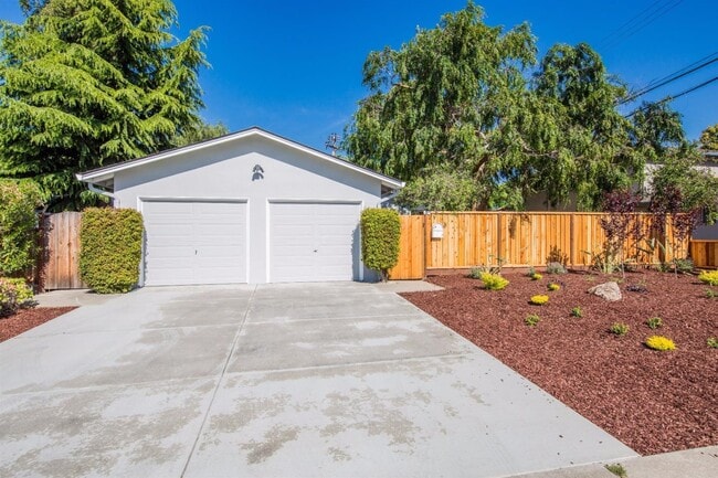 Primary Photo - 901 Bing Dr