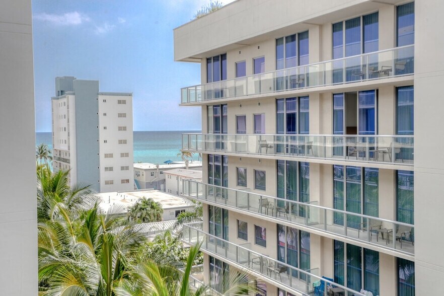 Building Photo - 209 N Ocean Dr