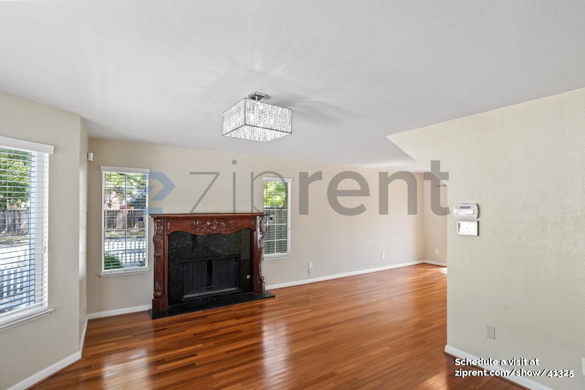 Building Photo - 35685 Terrace Dr