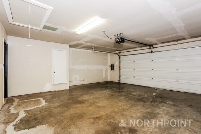 Building Photo - 3 BR/2BA | Newly Renovated Single Family Home |  Gated backyard!