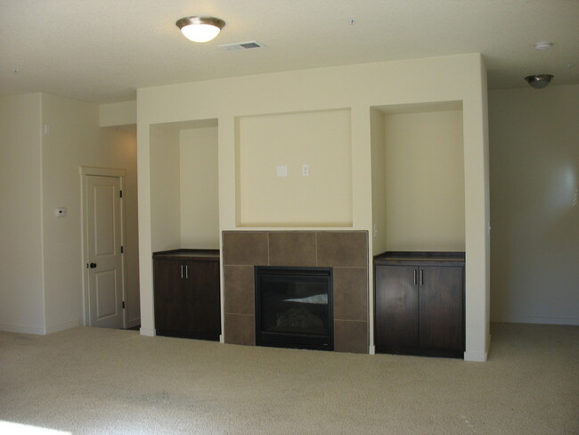 Building Photo - Beaverton Luxury Condo - APPLICATION PENDING