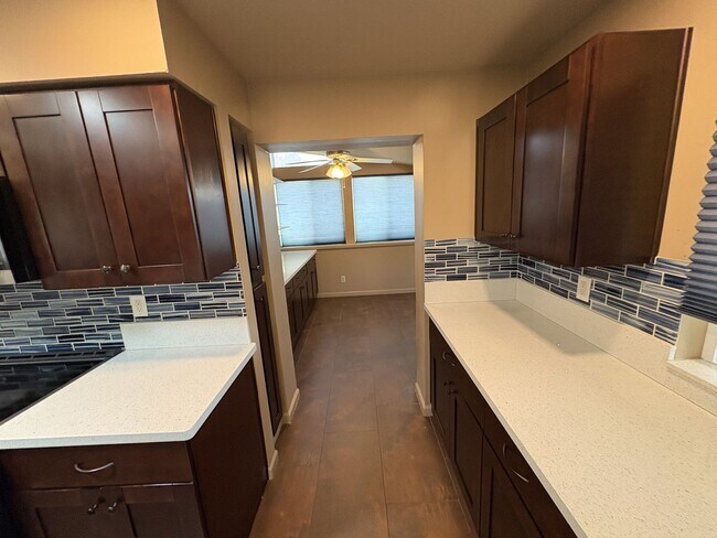 Building Photo - Highly sought community of Colonia Verde