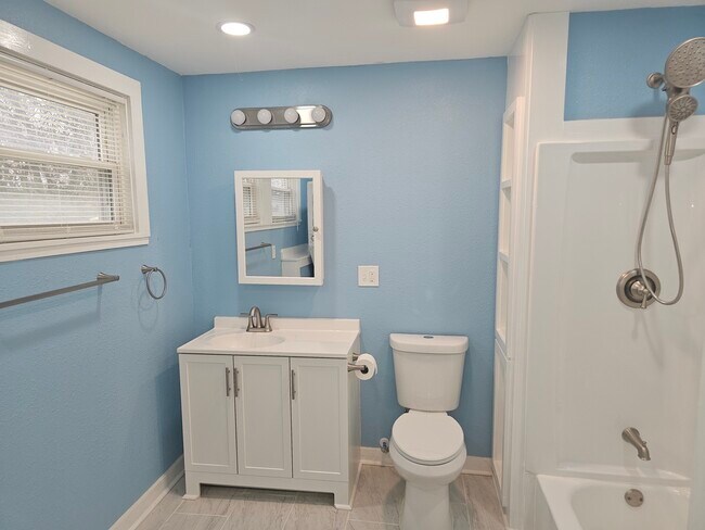 Building Photo - 505 S Magnolia St