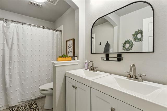 Building Photo - 3833 Denridge Ln