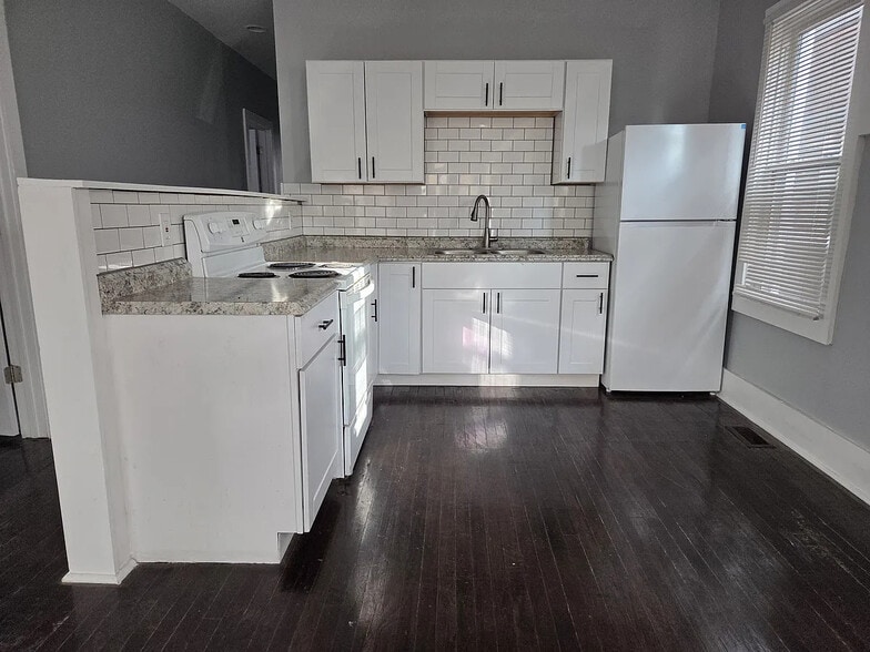 Kitchen - 2030 Hazelwood St