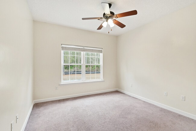 Building Photo - 68 Lincoln Way