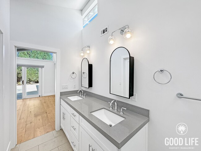 Building Photo - Stunning 3BR Home in Santa Ana with Private  Large Yard, Modern Upgrades & 2-Car Garage