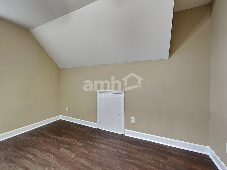 Building Photo - 7904 Willow Croft Dr