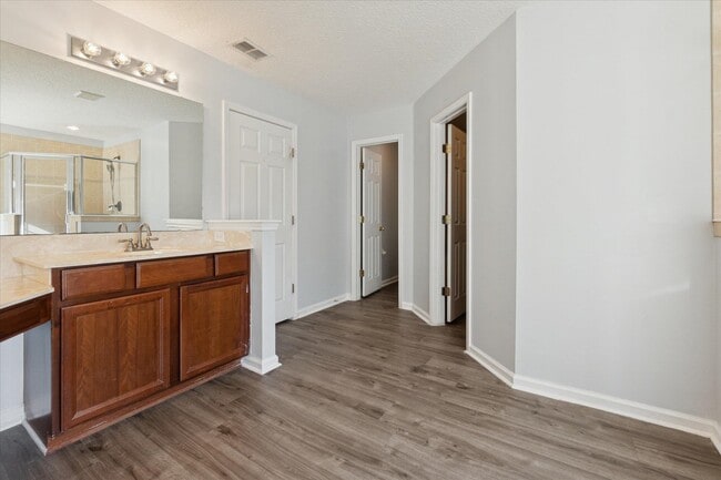 Building Photo - 140 Corral Cir