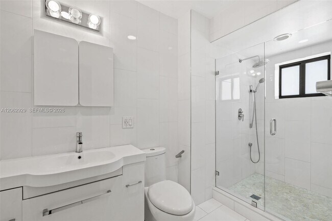 Building Photo - 15221 SW 82nd Ave